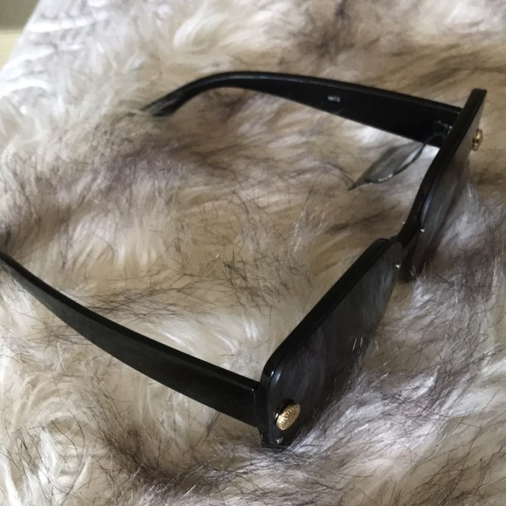 Black Oversized Sunglasses - Picture 4 of 12